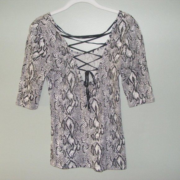 Black and White Snakeskin Print Top - Picture 5 of 14